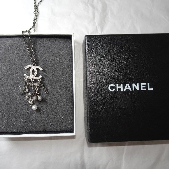 Chanel CC Logo Pearl Silver Necklace - Picture 1 of 11